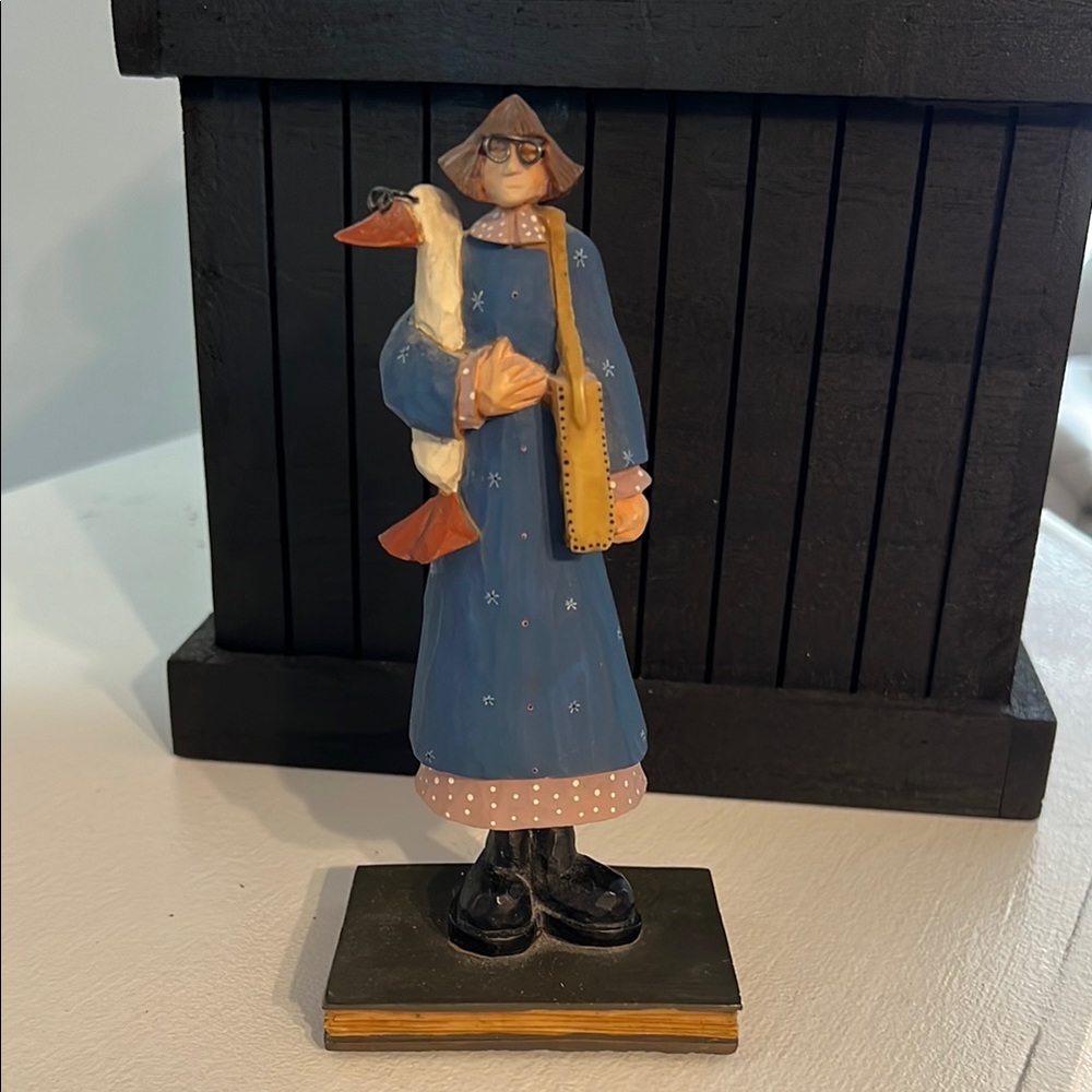 Williraye Studios “Betsy Bookworm” WW 1105